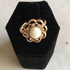 Sarah Coventry pearl and rhinestone ring
